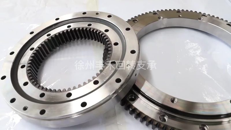 直线轴承法兰型材质揭秘：性能与选择的考量